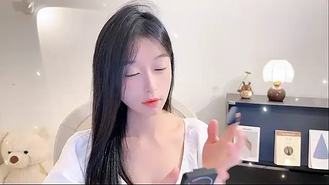 Onechestnut online show from 11, 11, 2025