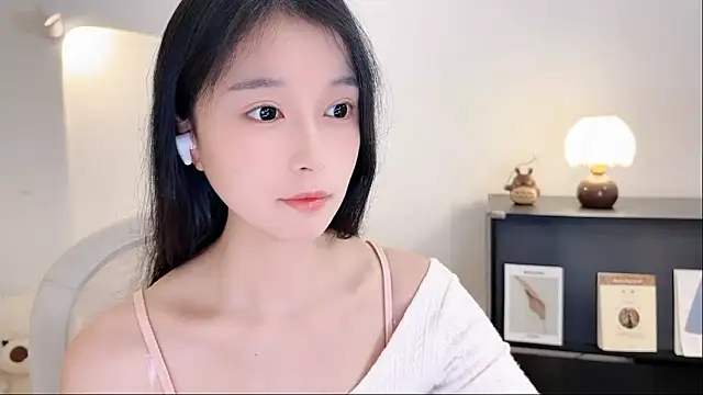 Onechestnut online show from 2, 11, 2025