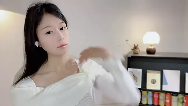 Onechestnut online show from 4, 4, 2026