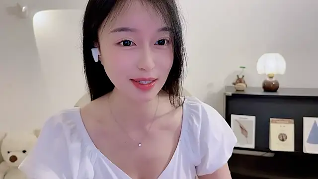 Onechestnut online show from 1, 12, 2025