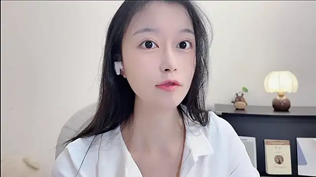 Onechestnut online show from 17, 10, 2025