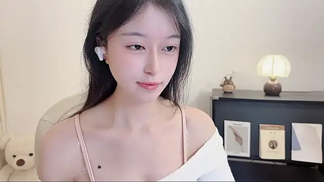 Onechestnut online show from 11, 10, 2025