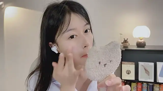 Onechestnut online show from 24, 4, 2026