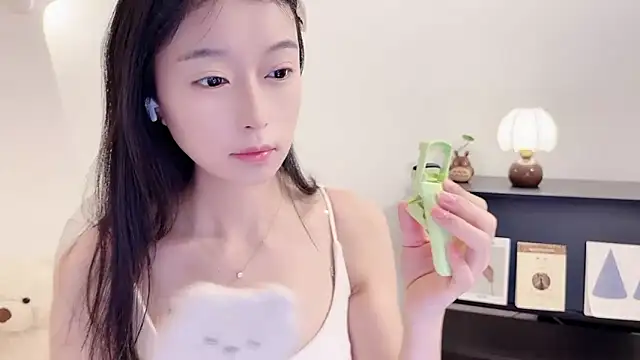 Onechestnut online show from 15, 11, 2025