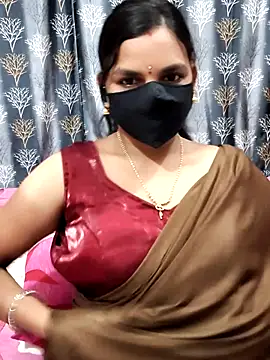 Snapshot of Lalitha-1995 chatting on 5, 7, 2026 Lalitha-1995 online show from 5, 7, 2026