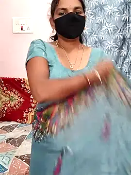 Snapshot of Lalitha-1995 chatting on 17, 7, 2026 Lalitha-1995 online show from 17, 7, 2026