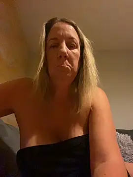 X-Victoria-X online show from 10, 9, 2025