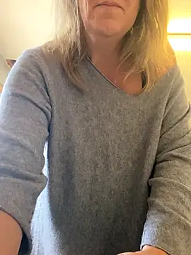 X-Victoria-X online show from 4, 10, 2025