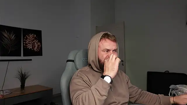 Snapshot of Stewart_Barnz chatting on 15, 10, 2025 Stewart Barnz online show from 15, 10, 2025