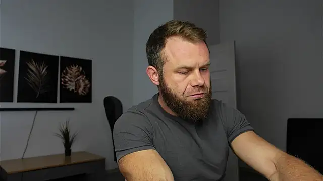 Snapshot of Stewart_Barnz chatting on 8, 10, 2025 Stewart Barnz online show from 8, 10, 2025