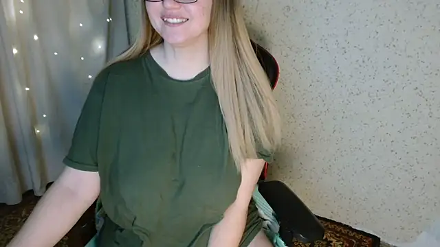 Miaxfox online show from 19, 12, 2025