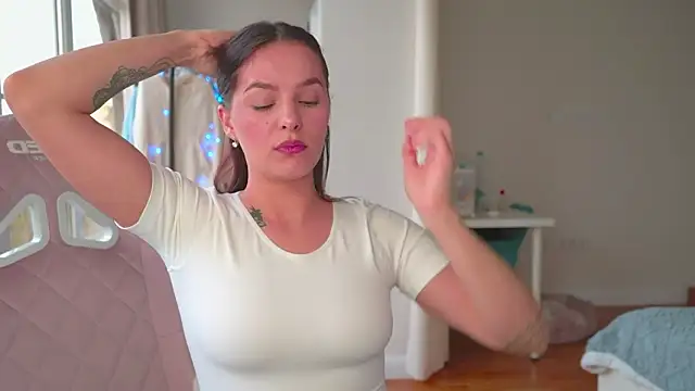 EwelynScott online show from 5, 11, 2025