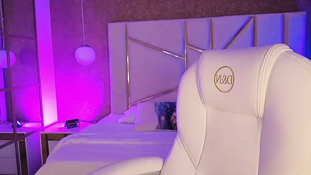 Miiss Bubble online show from 3, 10, 2025