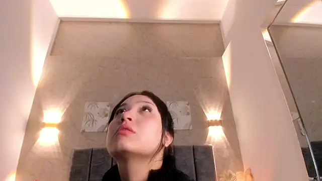 Lunaa bellaa online show from 24, 3, 2026