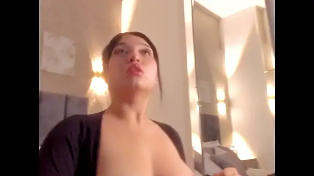 Lunaa bellaa online show from 9, 2, 2026