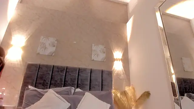 Lunaa bellaa online show from 7, 3, 2026