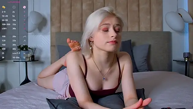 SandyShayes online show from 12, 9, 2025