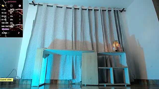 Snapshot of JULLIAN_ chatting on 7, 10, 2025 JULLIAN online show from 7, 10, 2025