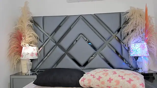 Milan LewisS online show from 5, 11, 2025