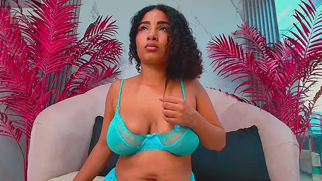 Snapshot of JulietaMills chatting on 8, 11, 2025 JulietaMills online show from 8, 11, 2025