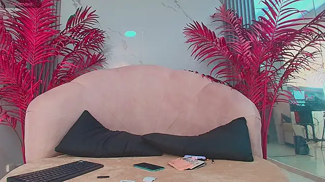 Snapshot of JulietaMills chatting on 10, 11, 2025 JulietaMills online show from 10, 11, 2025