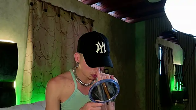 Snapshot of Taurito___ chatting on 27, 11, 2025 Taurito online show from 27, 11, 2025