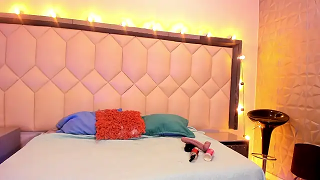 Scarletbigbug online show from 29, 9, 2025