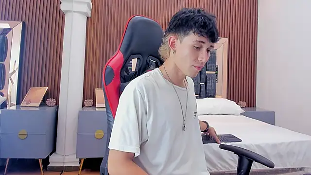 Snapshot of Michael_blue chatting on 17, 10, 2025 Michael blue online show from 17, 10, 2025