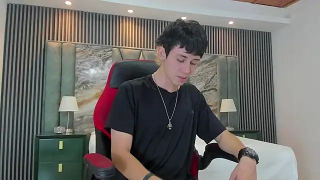 Snapshot of Michael_blue chatting on 5, 10, 2025 Michael blue online show from 5, 10, 2025