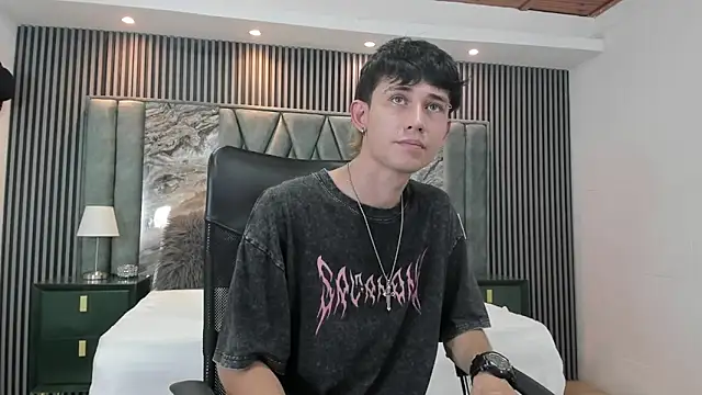 Snapshot of Michael_blue chatting on 30, 10, 2025 Michael blue online show from 30, 10, 2025