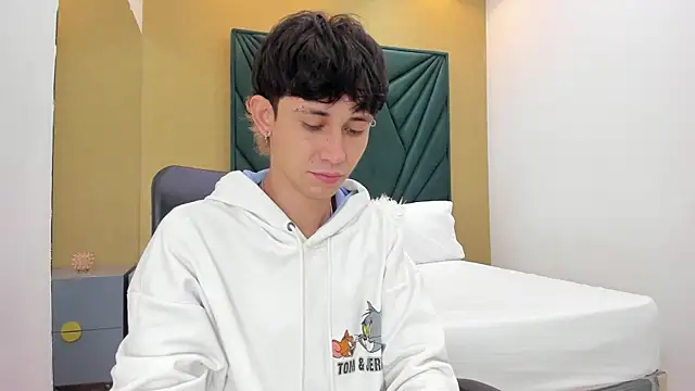 Snapshot of Michael_blue chatting on 21, 12, 2025 Michael blue online show from 21, 12, 2025