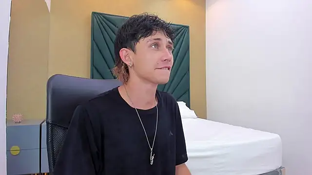 Snapshot of Michael_blue chatting on 19, 12, 2025 Michael blue online show from 19, 12, 2025