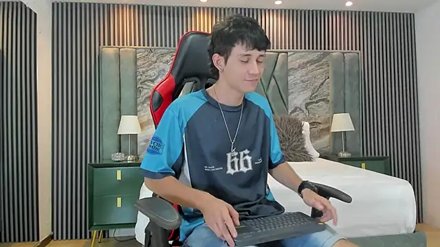 Snapshot of Michael_blue chatting on 3, 10, 2025 Michael blue online show from 3, 10, 2025