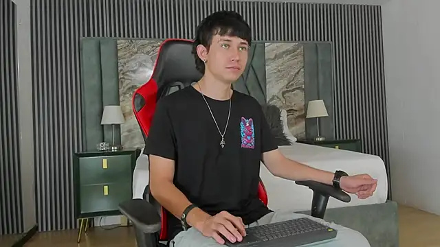 Snapshot of Michael_blue chatting on 4, 10, 2025 Michael blue online show from 4, 10, 2025