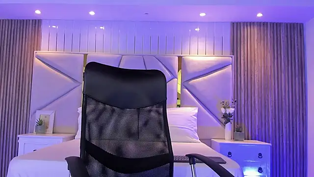 Snapshot of Michael_blue chatting on 21, 10, 2025 Michael blue online show from 21, 10, 2025