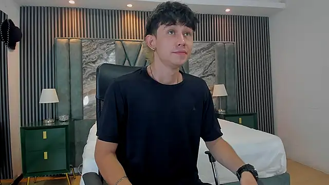 Snapshot of Michael_blue chatting on 24, 10, 2025 Michael blue online show from 24, 10, 2025