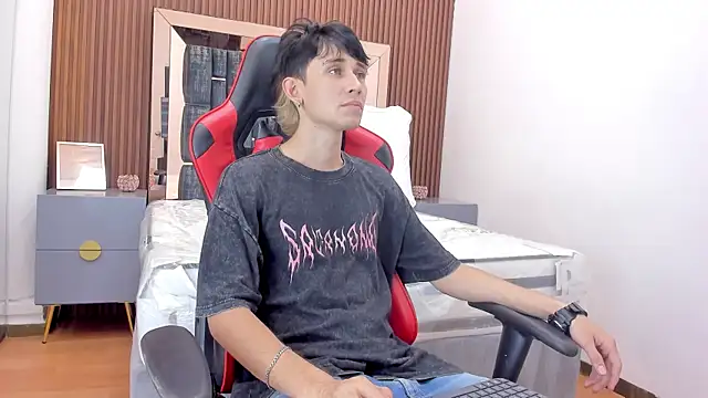 Snapshot of Michael_blue chatting on 1, 11, 2025 Michael blue online show from 1, 11, 2025