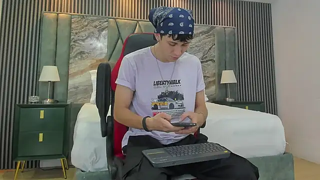 Snapshot of Michael_blue chatting on 13, 9, 2025 Michael blue online show from 13, 9, 2025