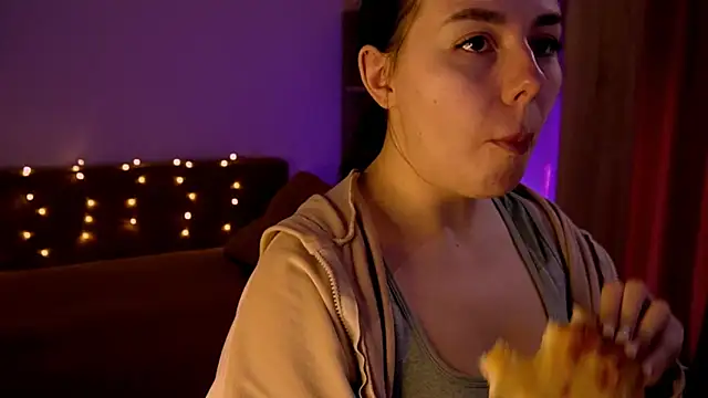 Snapshot of Di_na_Bell chatting on 18, 12, 2025 Di na Bell online show from 18, 12, 2025