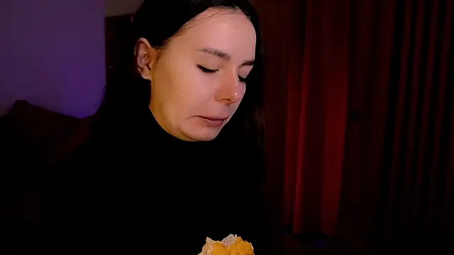 Snapshot of Di_na_Bell chatting on 19, 12, 2025 Di na Bell online show from 19, 12, 2025