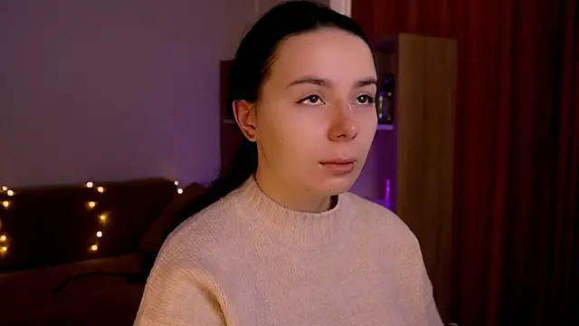 Snapshot of Di_na_Bell chatting on 5, 12, 2025 Di na Bell online show from 5, 12, 2025