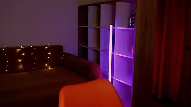 Snapshot of Di_na_Bell chatting on 17, 12, 2025 Di na Bell online show from 17, 12, 2025