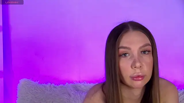 AlysonHuxley  online show from 4, 11, 2025