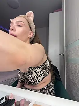 Snapshot of AlysonHuxley_ chatting on 6, 2, 2026 AlysonHuxley online show from 6, 2, 2026