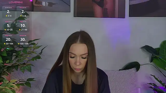 AlysonHuxley  online show from 19, 4, 2026