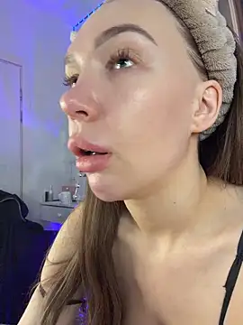 Snapshot of AlysonHuxley_ chatting on 18, 2, 2026 AlysonHuxley online show from 18, 2, 2026