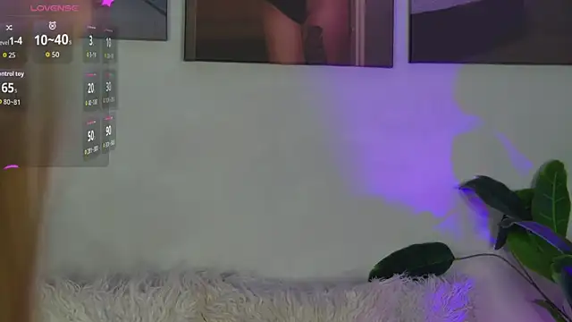 AlysonHuxley  online show from 15, 4, 2026