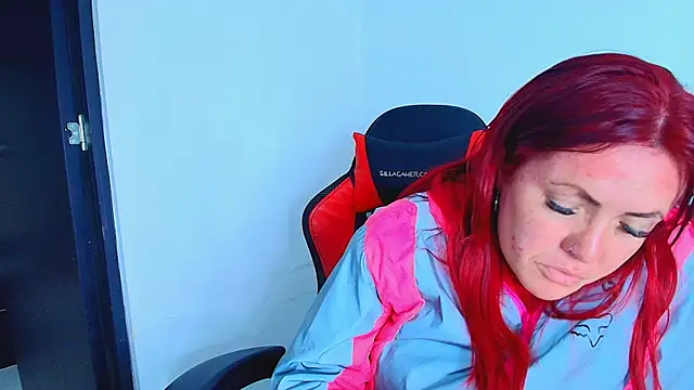 carolinhe  online show from 29, 10, 2025