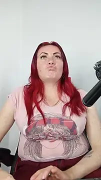 carolinhe  online show from 14, 11, 2025