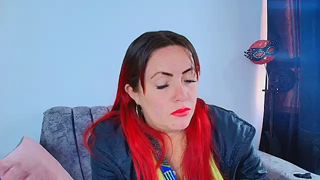 carolinhe  online show from 8, 10, 2025